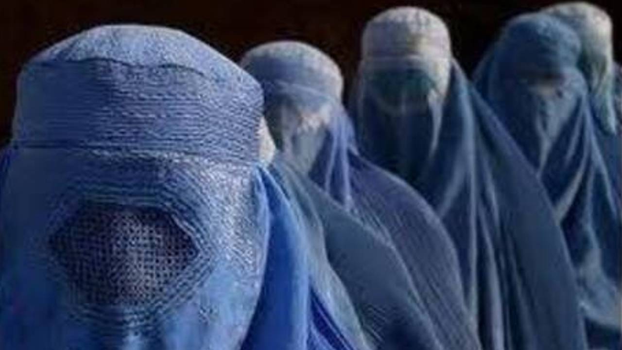 donne con burqa integrale