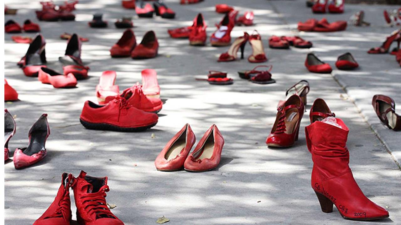 scarpe rosse, simbolo della lotta contro la violenza contro le donne