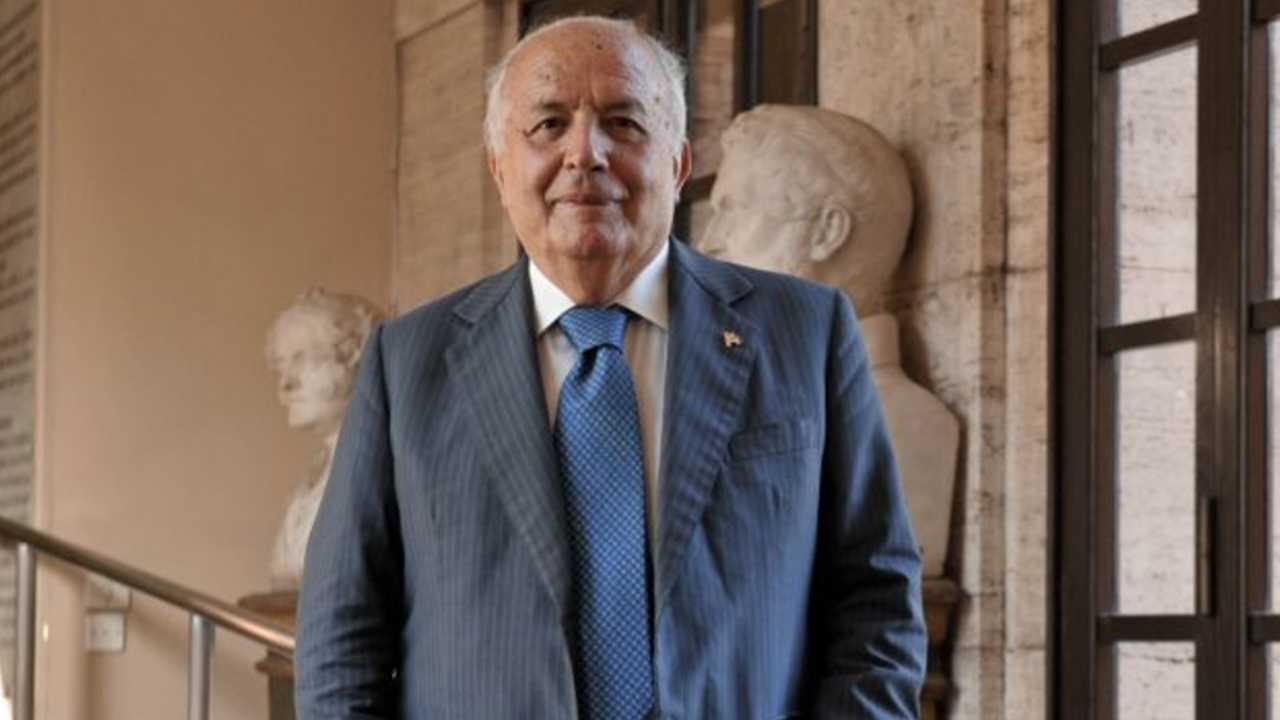 Chi è stato Gerardo Bianco, emblema della DC? Quali incarichi ha avuto nella lunga carriera?