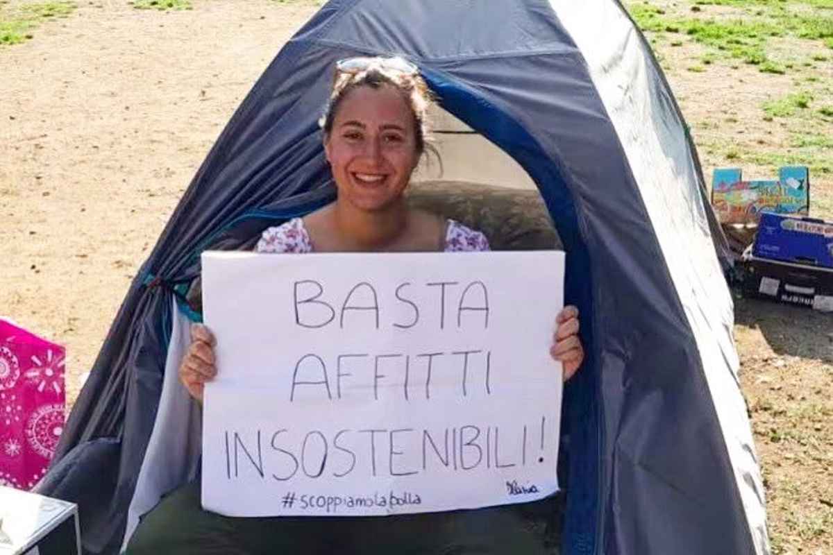 Protesta contro il caro affitti a Milano | Ma quanto costa vivere nelle principali città universitarie?