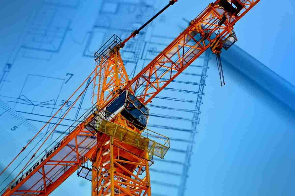 È solo la più grave di una serie di tragedie sul lavoro: 75enne stroncato dal caldo in cantiere Amazon