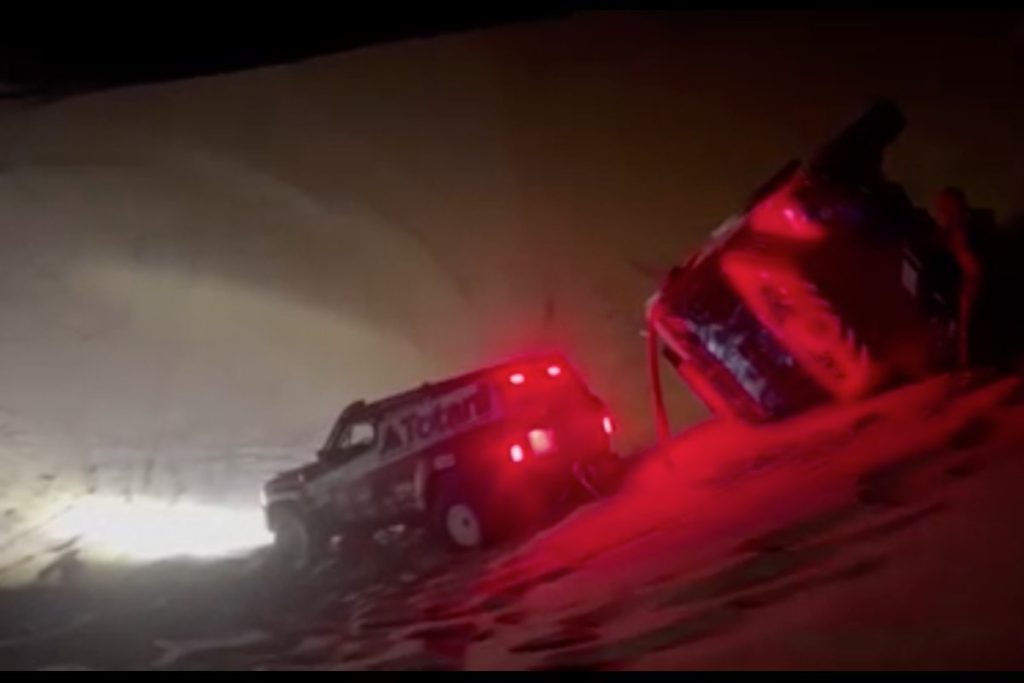 Camion olandese ribaltato durante la Dakar 2024 e soccorso dai fratelli Totani.