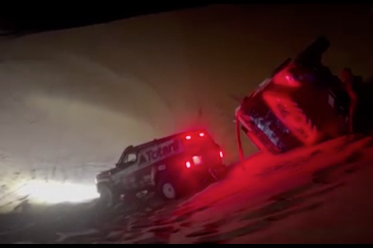 Camion olandese ribaltato durante la Dakar 2024 e soccorso dai fratelli Totani.