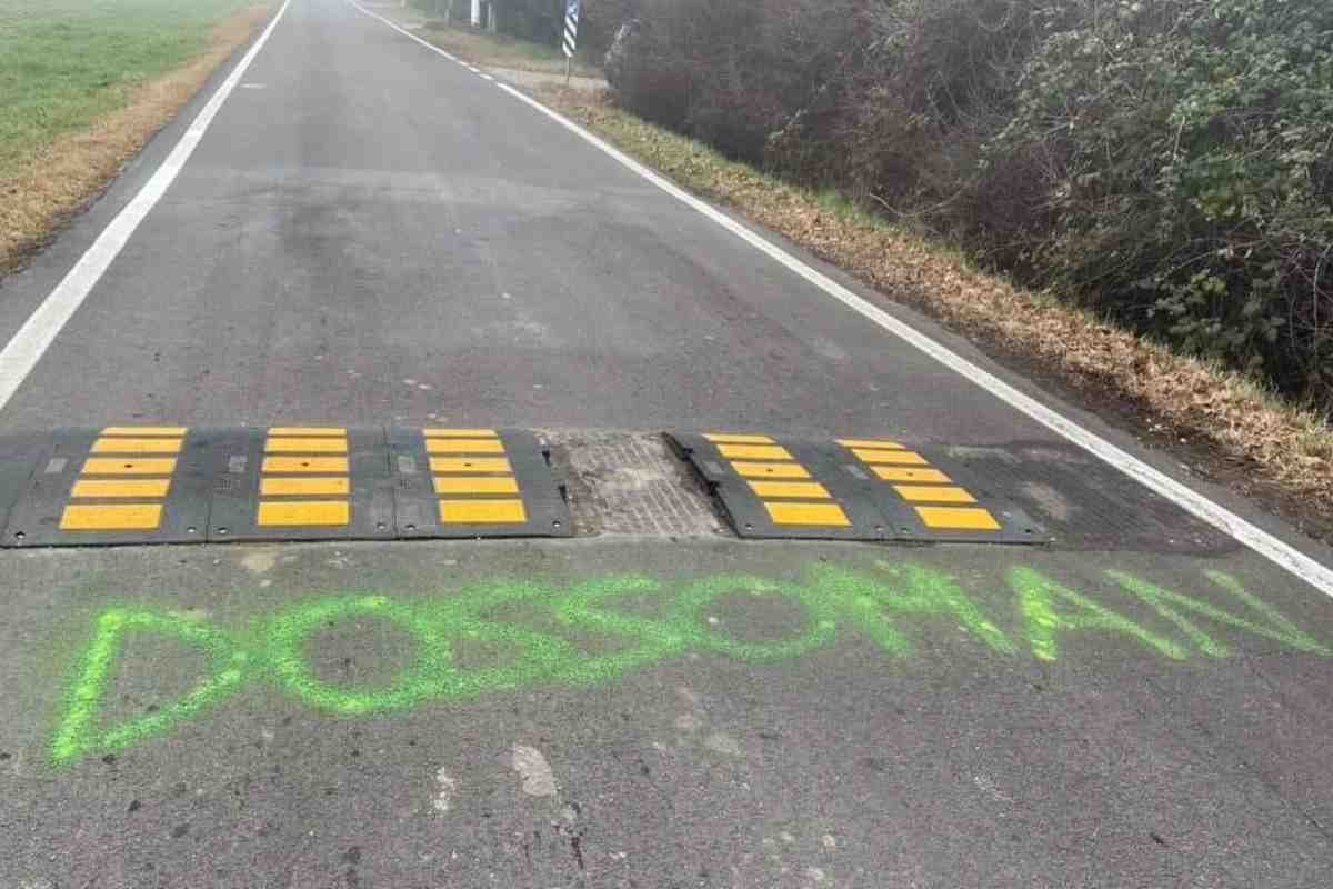 Dossoman è il nemico dei dossi artificiali.