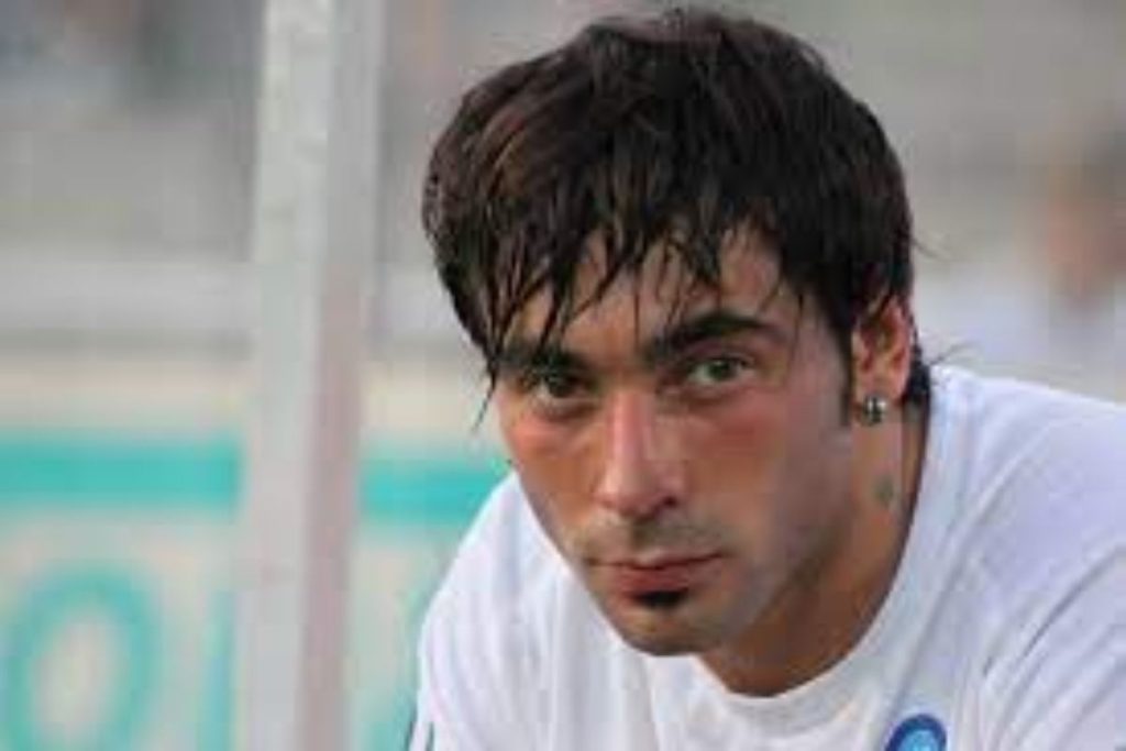 Lavezzi (El Pocho) ex giocatore del Napoli soffre di una particolare condizione psichiatrica.
