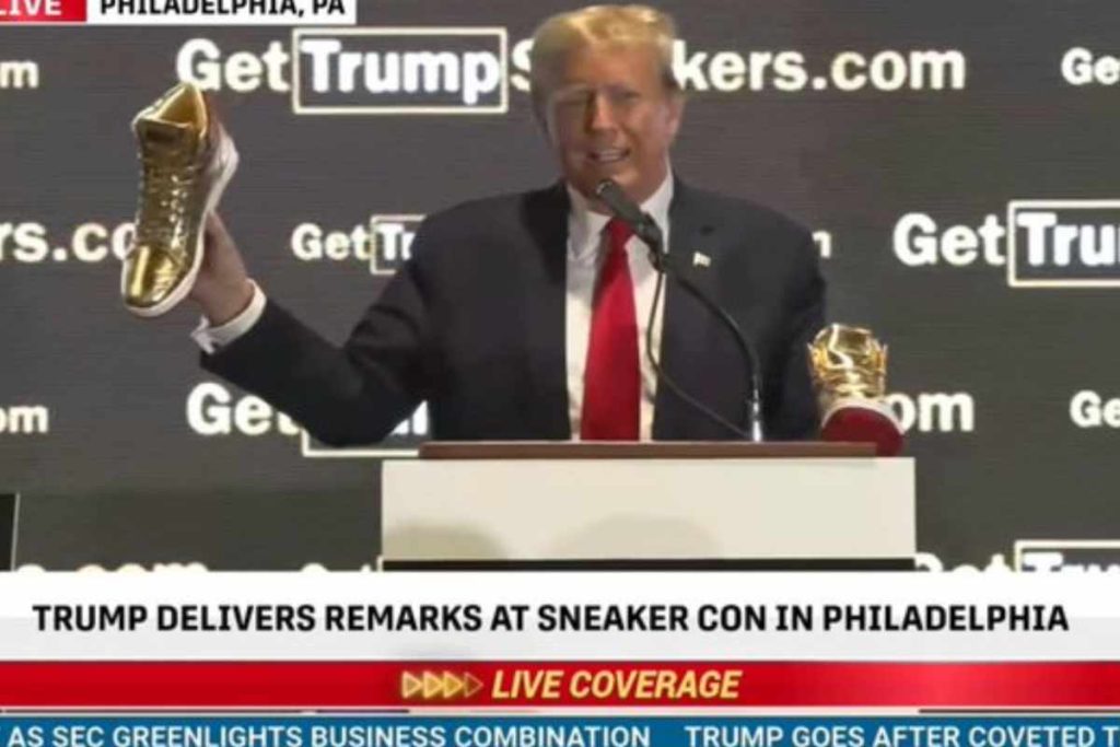 Donald Trump lancia il suo modello di scarpe.