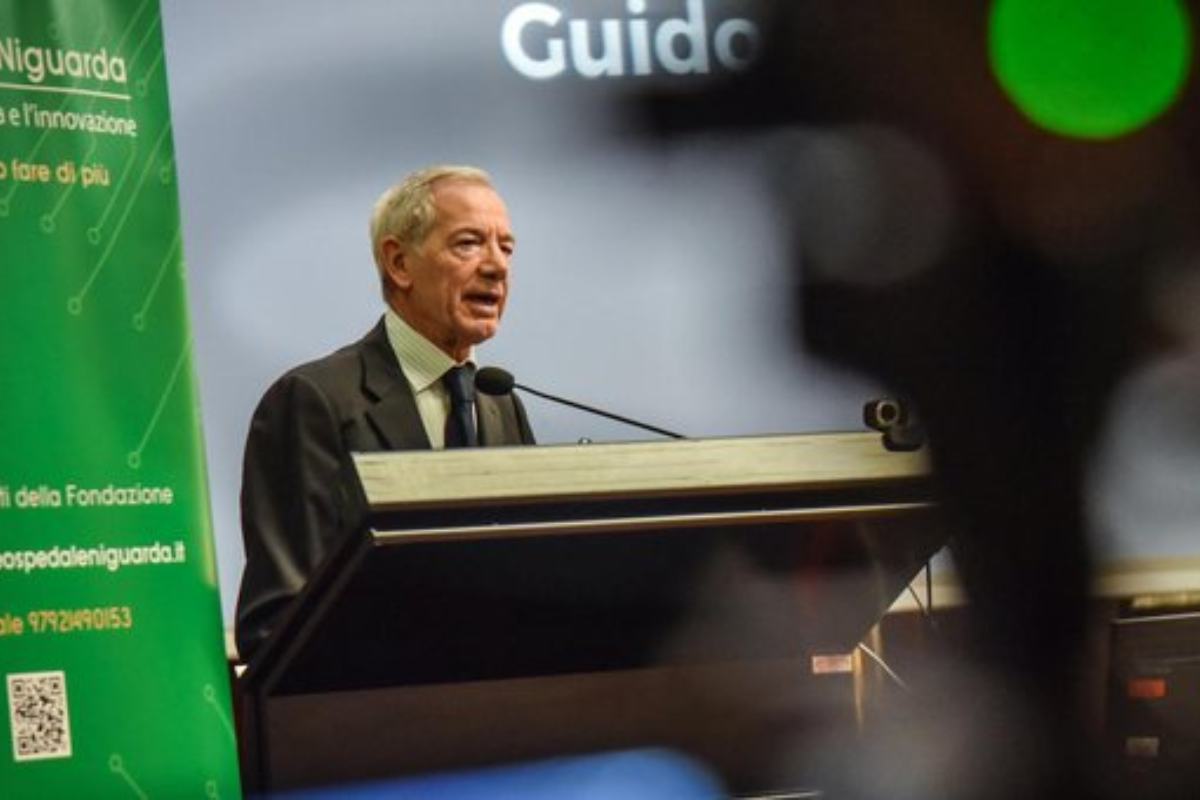 Guido Bertolaso propone una tessera a punti per la prevenzioni dei tumori.