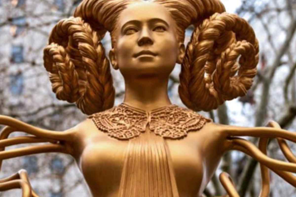 La nuova statua del tribunale di New York ha suscitato molte polemiche.