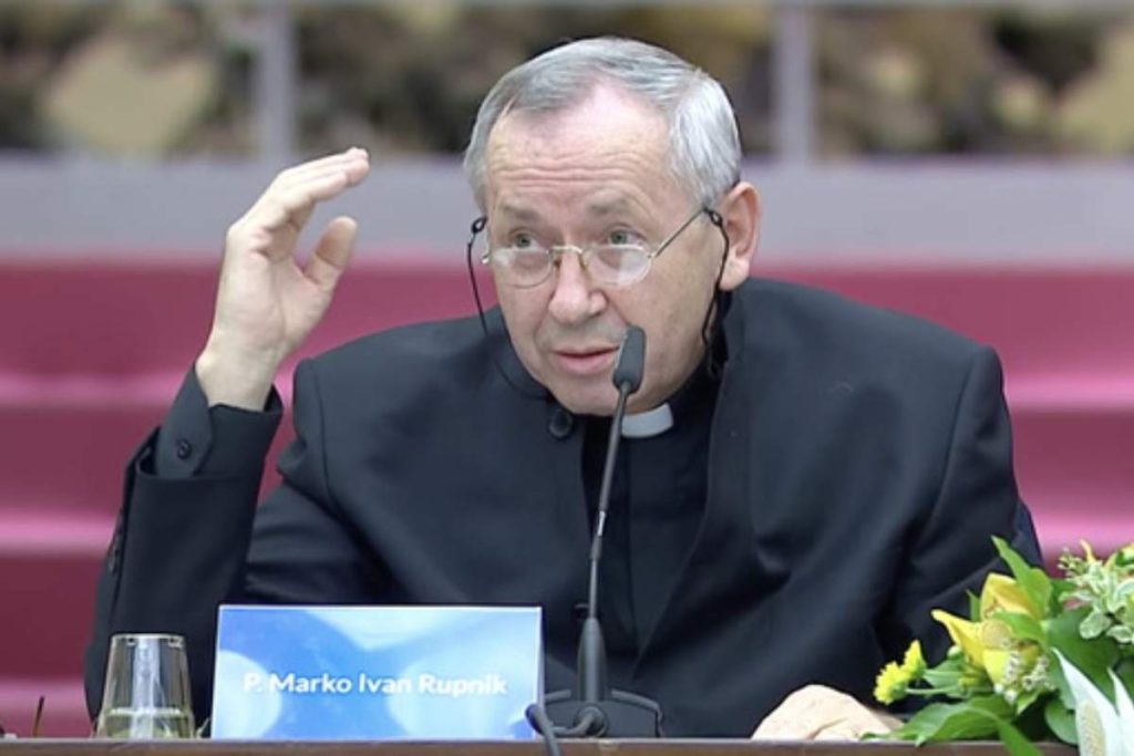 Marko Rupnik accusato di molestie da parte di alcune donne.