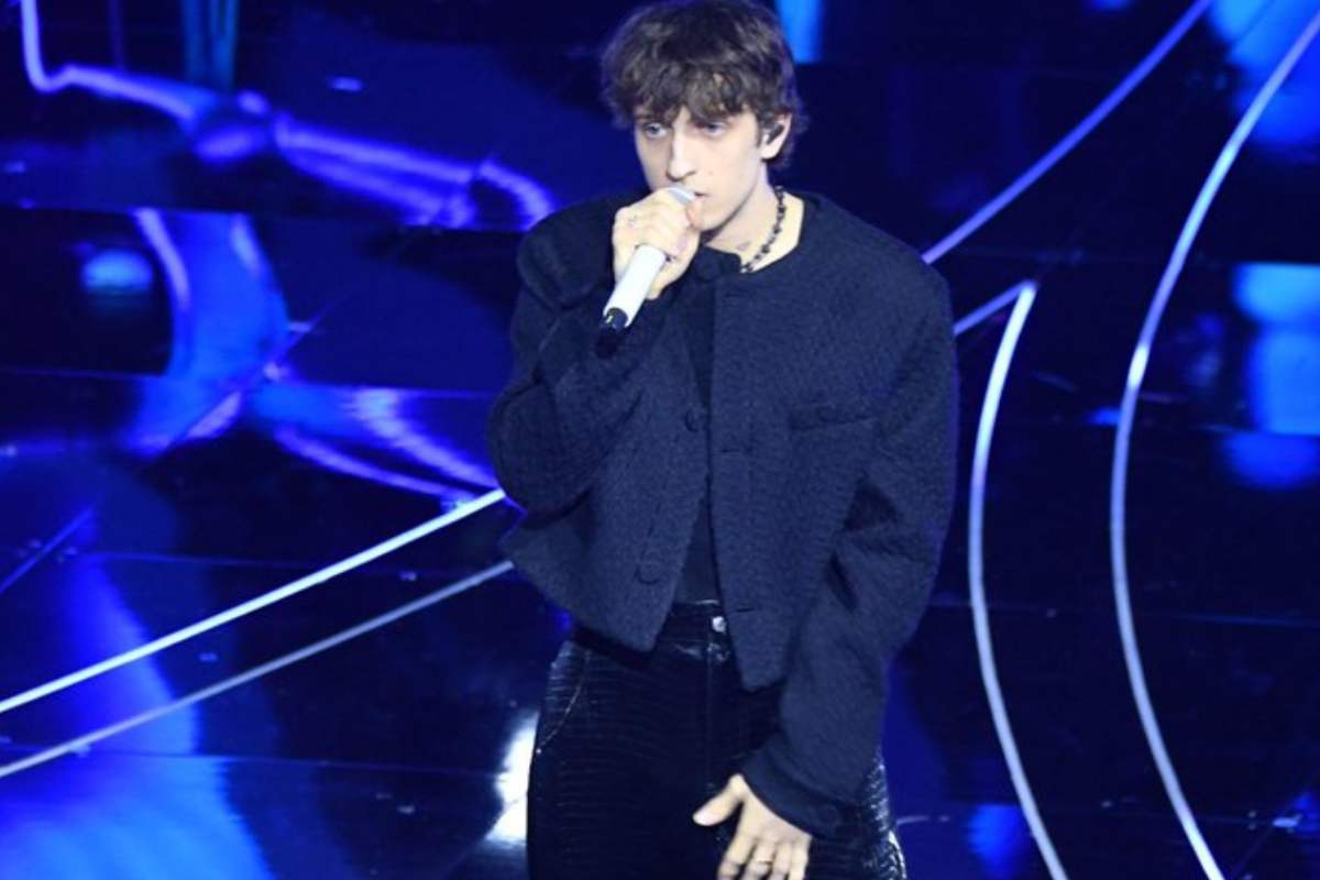 Sangiovanni si ritira per un periodo dalla musica.