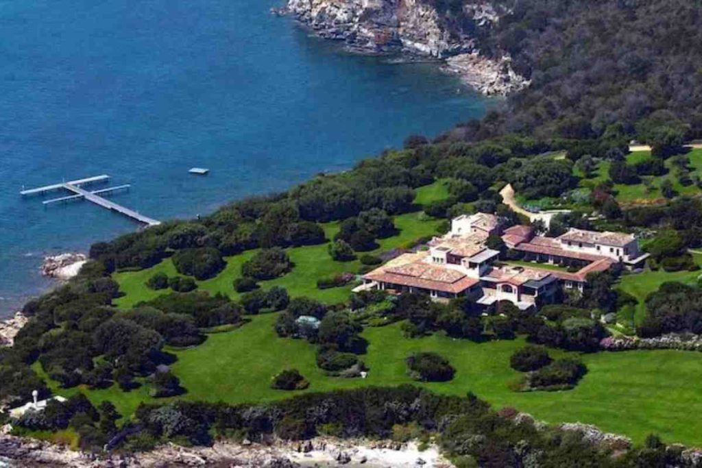 Villa Certosa è in vendita per 500 milioni di euro.