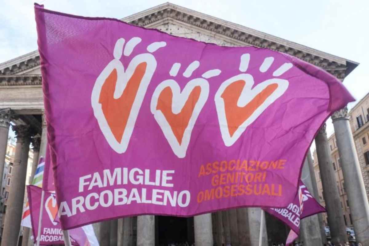 Vittoria per le famiglie Arcobaleno: ritorna la dicitura "genitori" sui documenti dei minori.