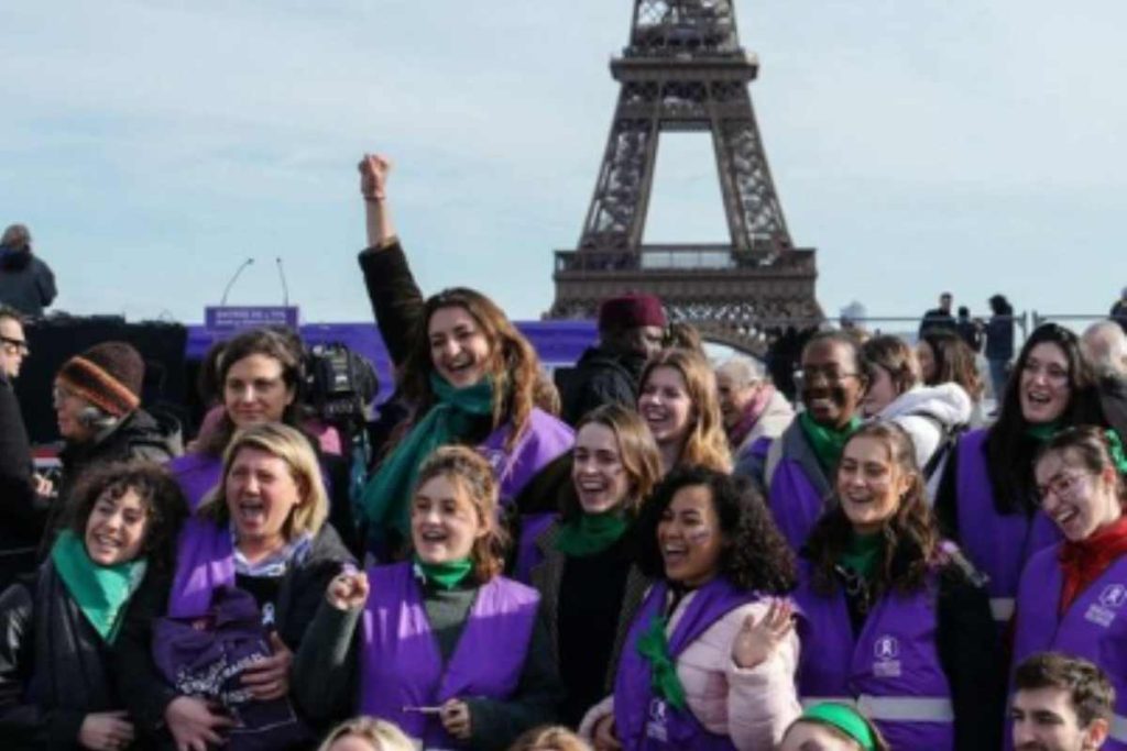 Approvata la revisione costituzionale: tutela dell'aborto all'interno della Costituzione.