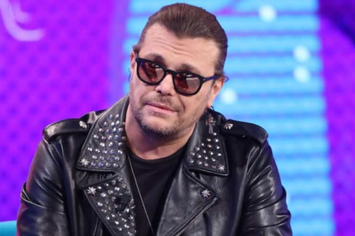 Gianluca Grignani in ospedale, ma lui smentisce la notizia.