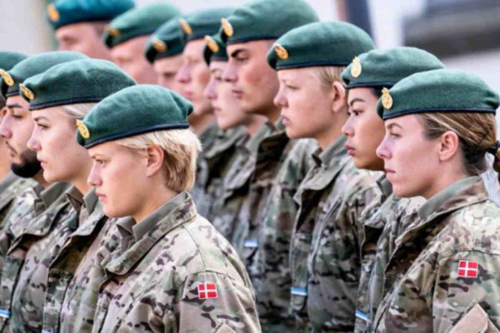 In Danimarca leva obbligatoria per le donne.