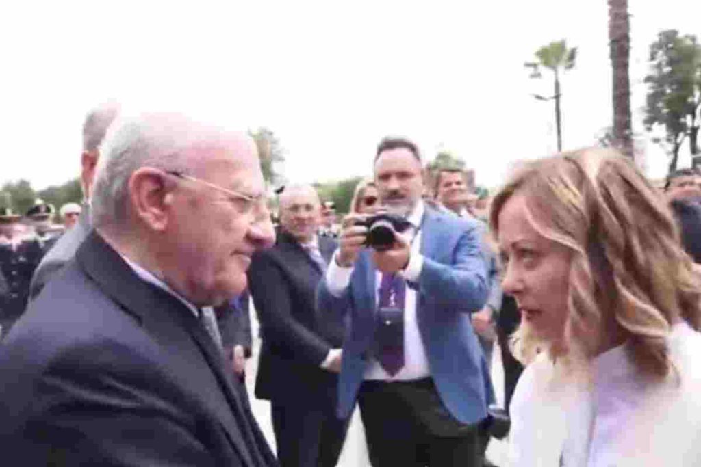 Meloni - De Luca: un saluto che scatena polemiche